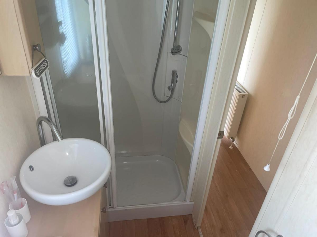 Remarkable 2-Bed Villa Caravan In Driffield Skipsea Exterior foto
